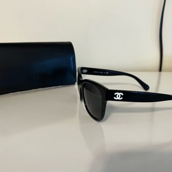 Chanel sunglasses. - Picture 3 of 12